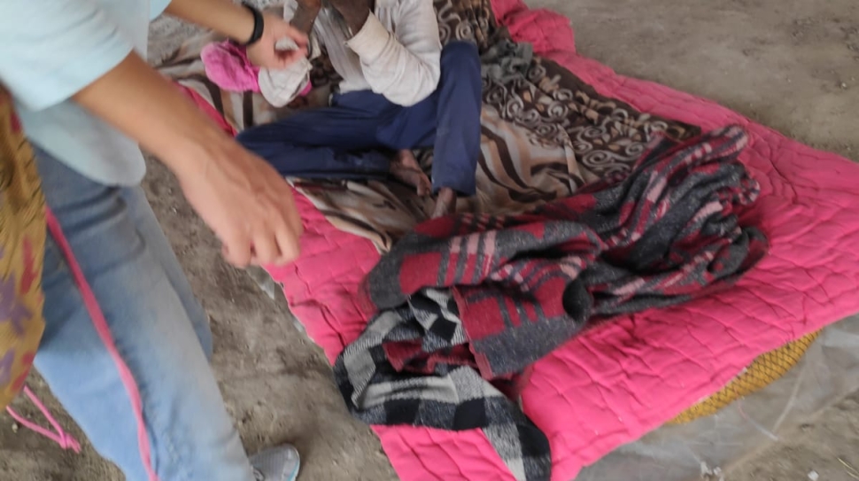 Help People on the roadside - Venerate Foundation #veneratefoundation