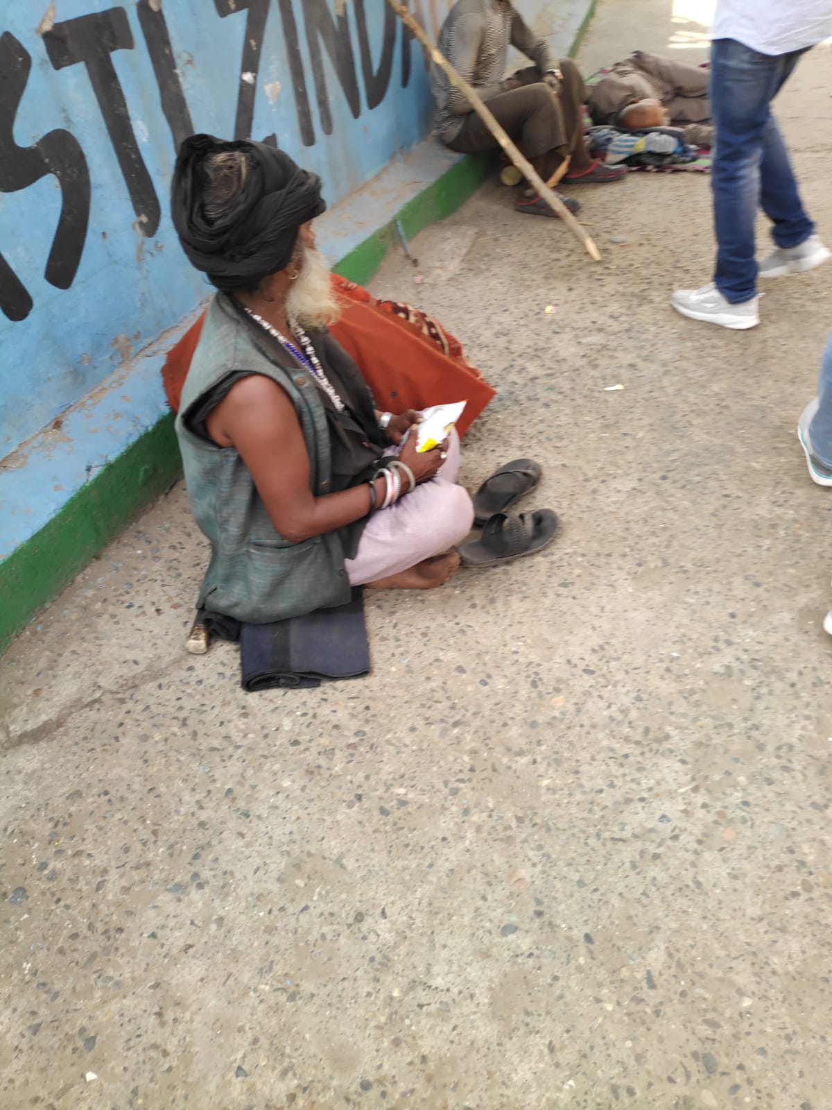 Help People on the roadside - Venerate Foundation #veneratefoundation